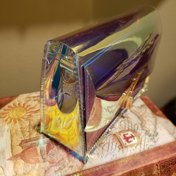Holographic transparent acrylic purse. - Picture 3 of 3